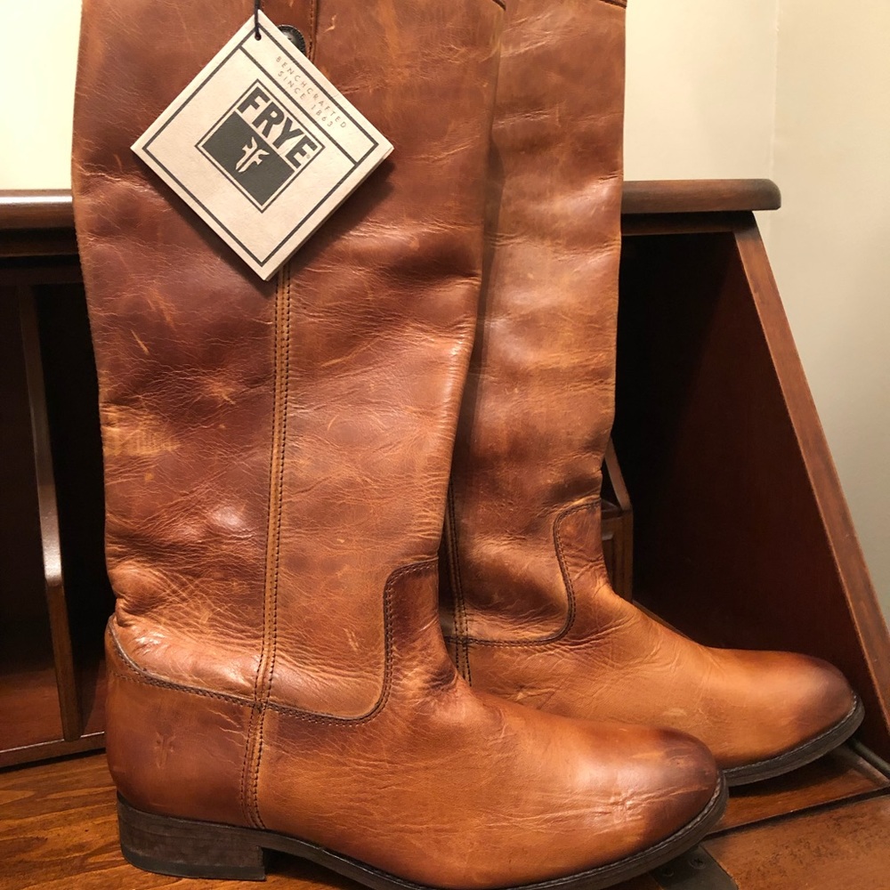NWT Frye Melissa Button